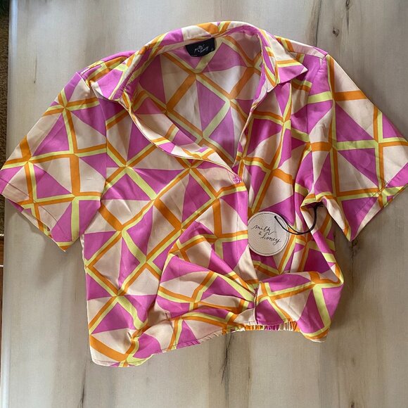 Milk & Honey Geometric Retro Cropped Short Sleeve NWT Colorful Blouse - Picture 1 of 6